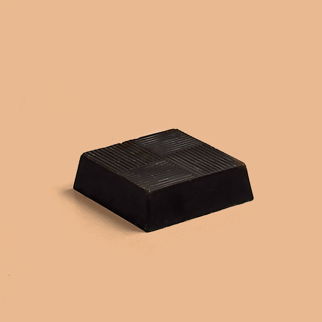 Mini square dark chocolate piece