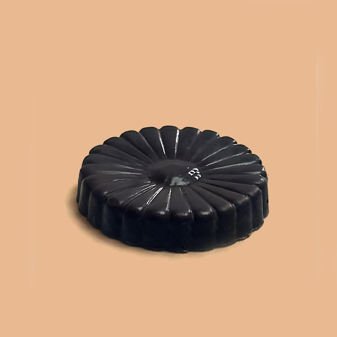 Daisy shaped Premium Belgian dark chocolate