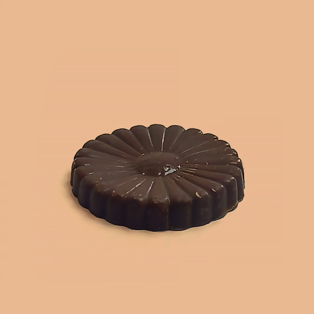 Daisy shaped Premium Belgian milk chocolate